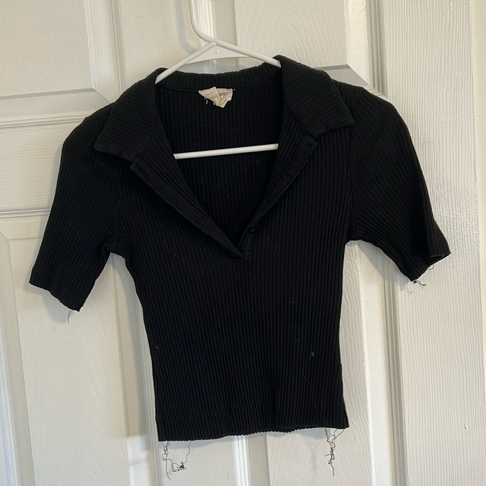 Black collared crop top!